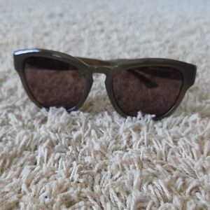 Classic Black Cat-Eye Women's Sunglasses